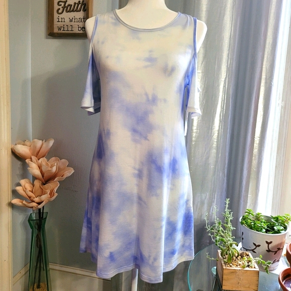 4/$20🆕️Cold Shoulder Dress - Picture 1 of 4